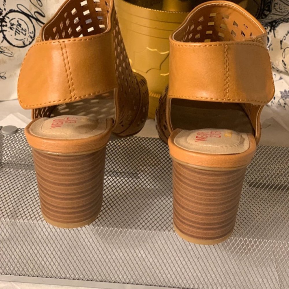 Wear Ever Tan Heeled Sandals Size 8 - Picture 3 of 6